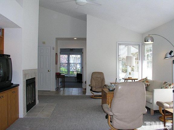 3rd image of 227 Kirkwood Dr