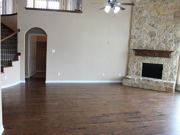 3rd image of 1301 Tidwell Ln