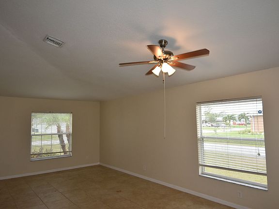 5th image of 1389 SW Prairie Cir