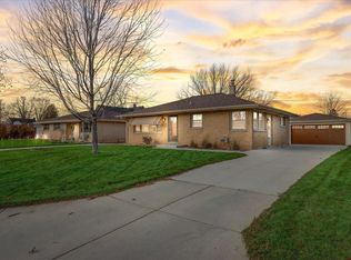 5820 W Allerton Ave, Greenfield, WI 53220