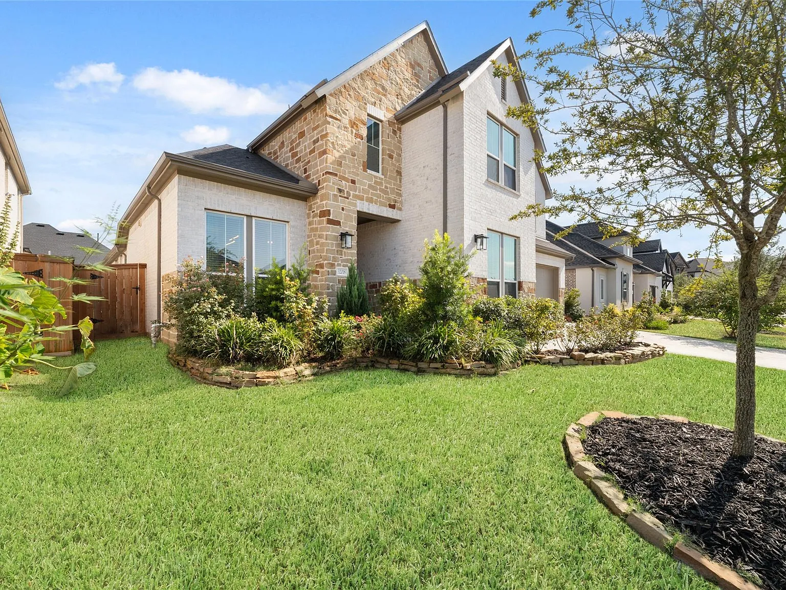 5 bed, 4.5 bath, 3962 sqft, $4,500 — Photo 3