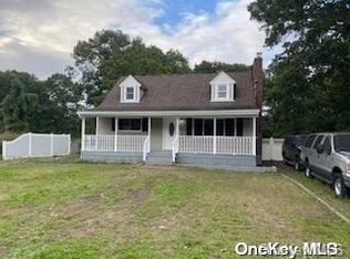 67 Pentmoor Dr, Mastic, NY 11950