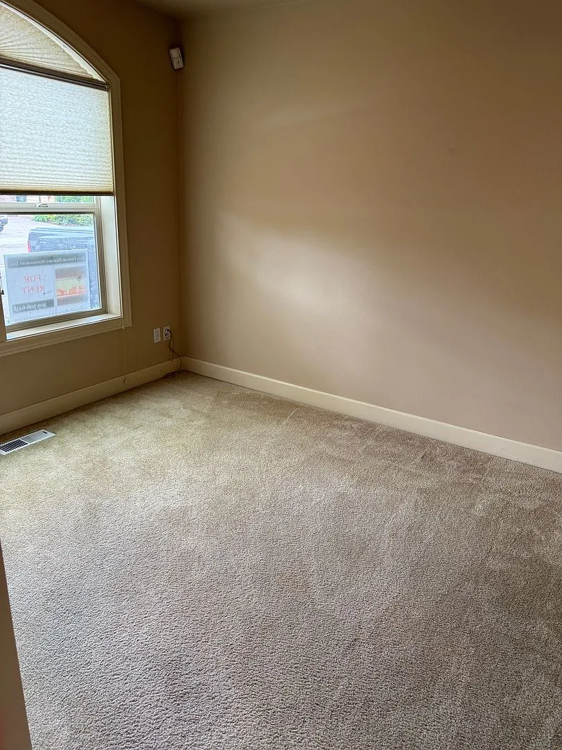 Large Rock Creek Single Family Home — Photo 3