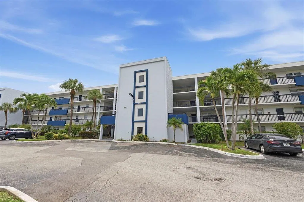 2 bed, 2.0 bath, 1300 sqft, $3,000 — Photo 1