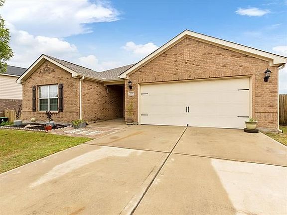 3rd image of 106 Dodge City Trl