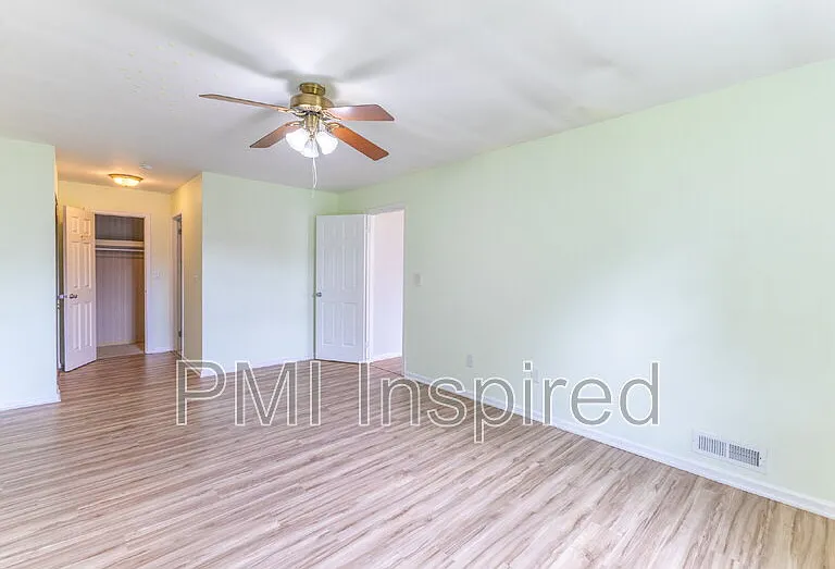 2404 Buckingham Cir — Photo 14