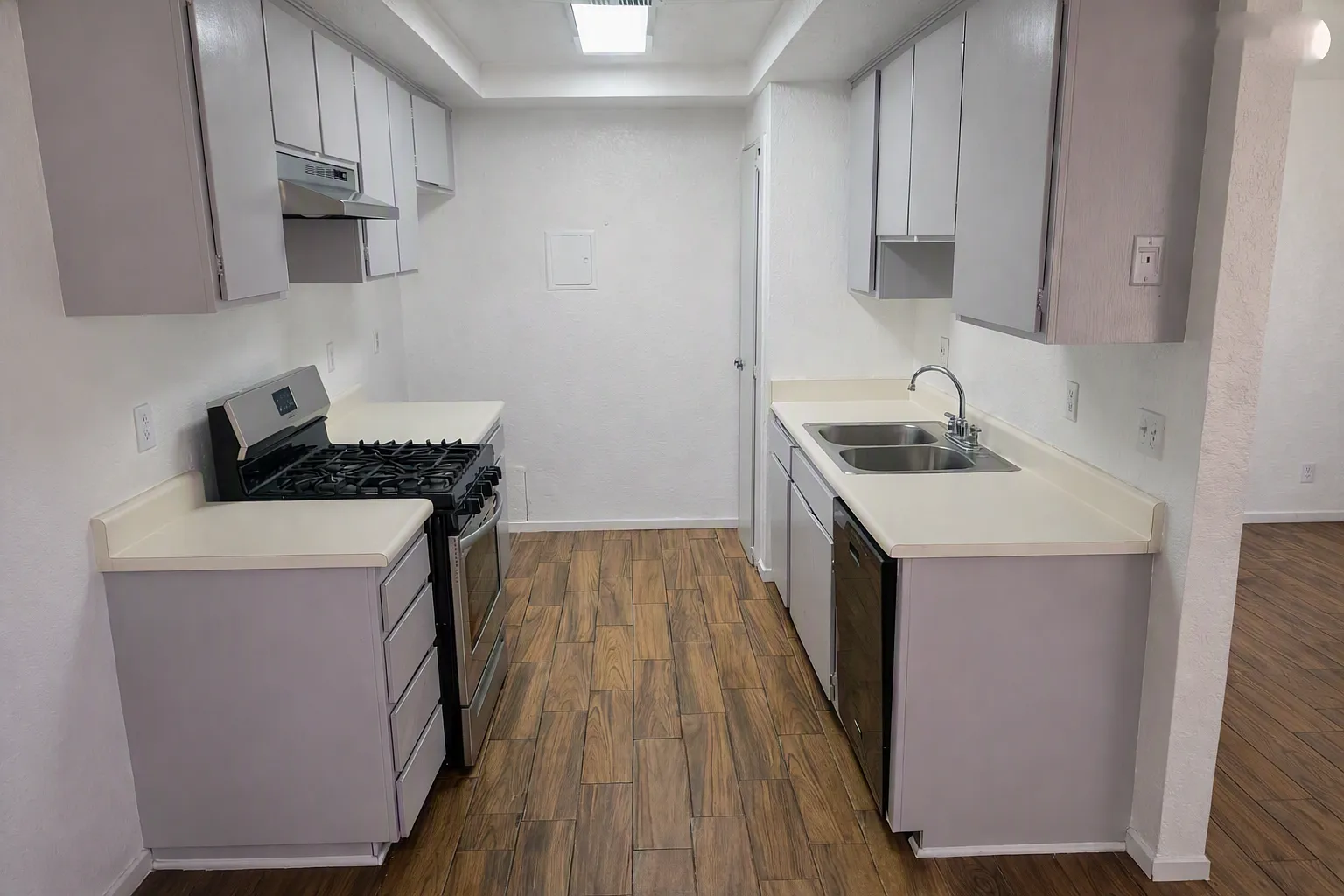 2 bed, 808 sqft, $2,685 — Photo 4
