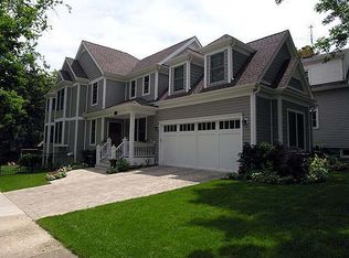 1833 Elmwood Ave, Wilmette, IL 60091