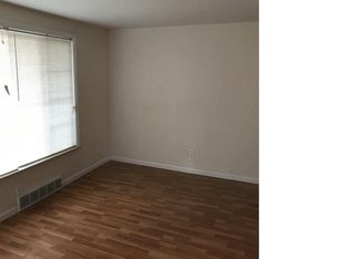 367 Lookout Dr, Saint Louis, MO 63137