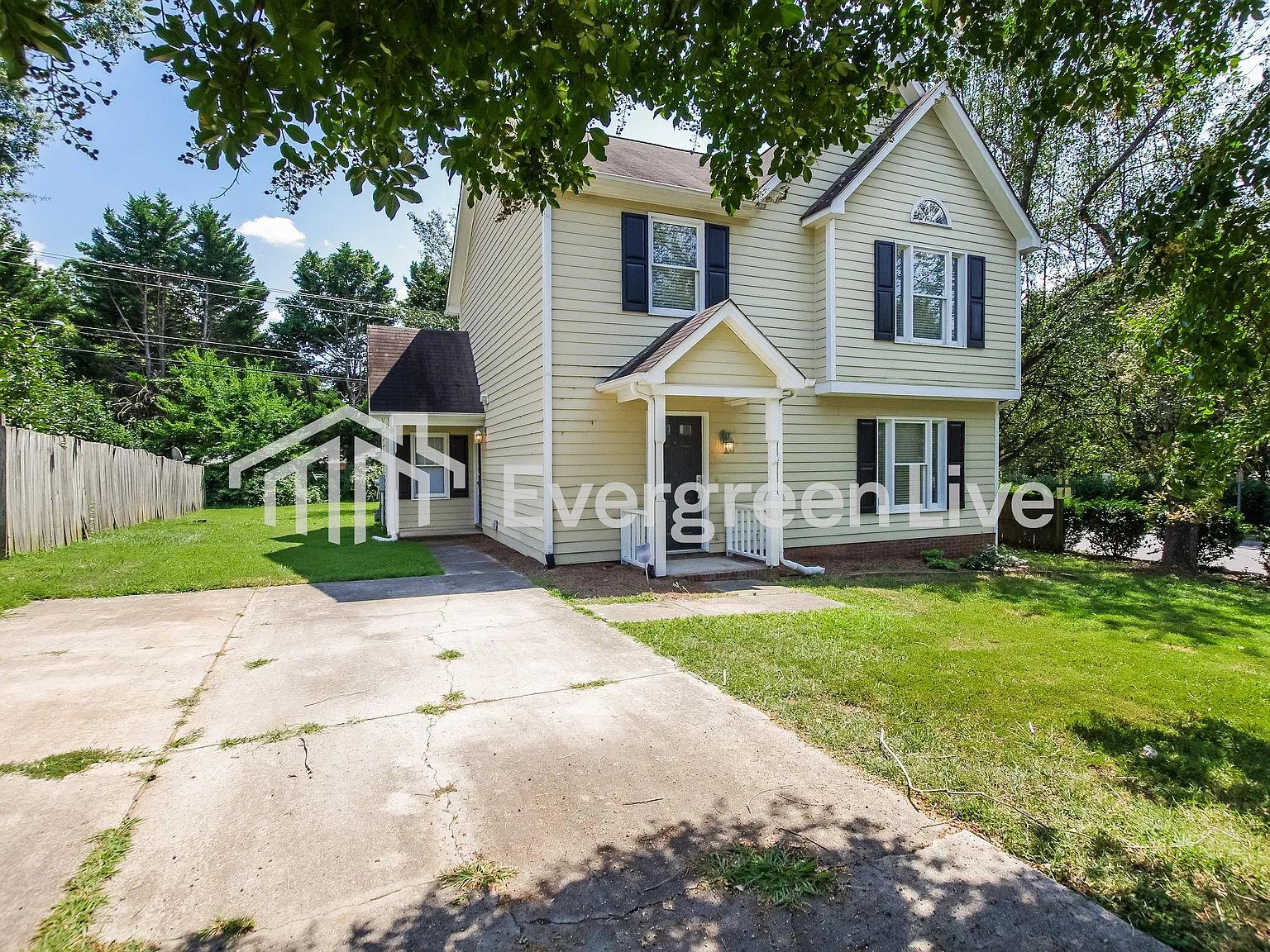 3 bed, 2.5 bath, 1489 sqft, $1,695 — Photo 2