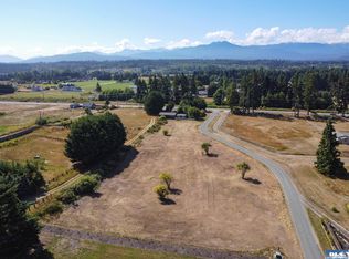 114 Leprechaun Ln, Pt Angeles, WA 98362