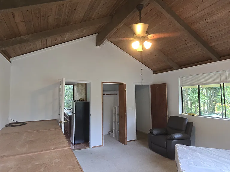 Attractive Vaulted Ceiling provides a comfortable and spacious feeling.
