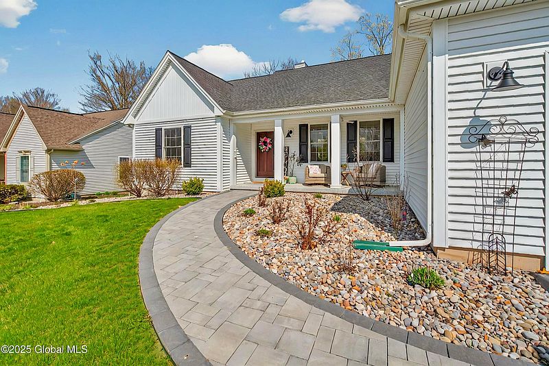 4th image of 15 Highview Way