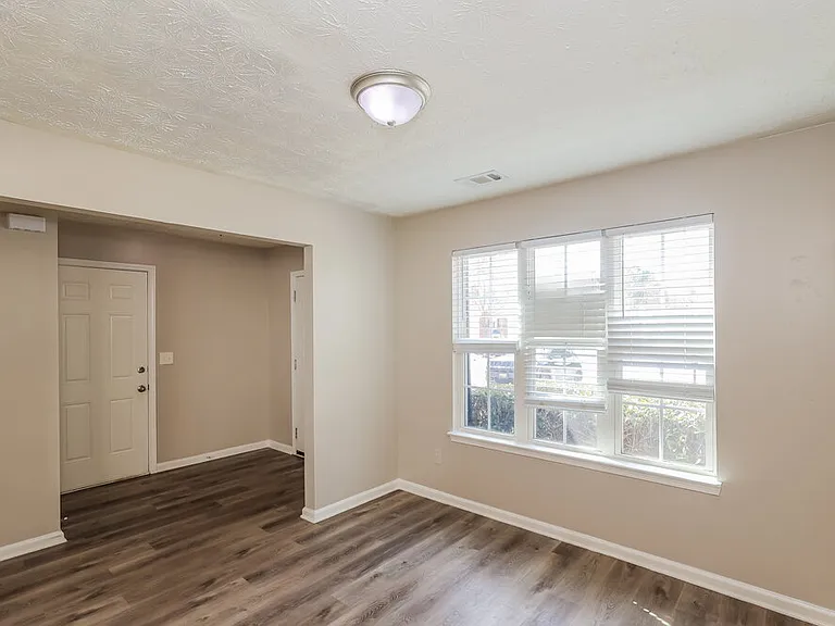 9422 Lakeview Rd — Photo 4