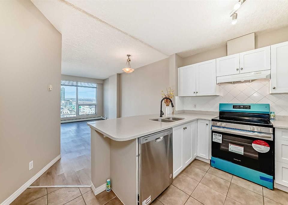 1st image of 1053 W 10th St SW #707