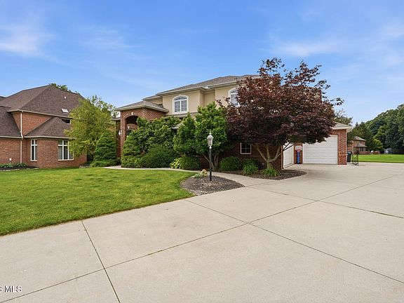 3rd image of 456 Strathaven Dr