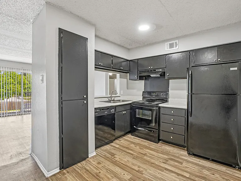Rochelle Place — Photo 28