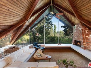 1963 N Mandeville Canyon Rd, Los Angeles, CA 90049