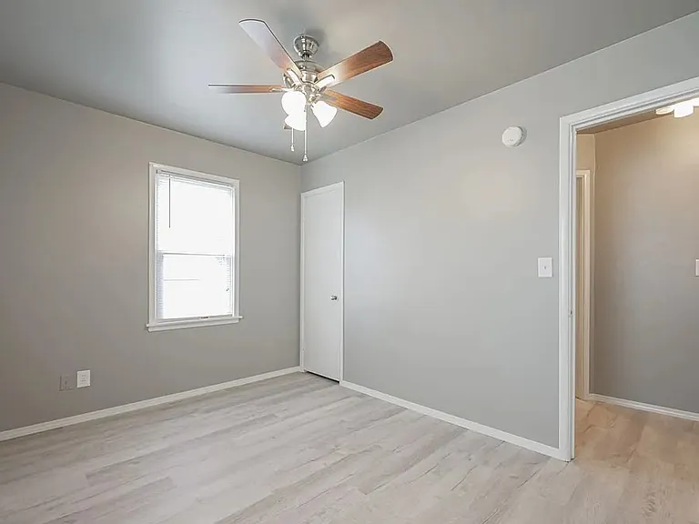 2325 Mustang St — Photo 16