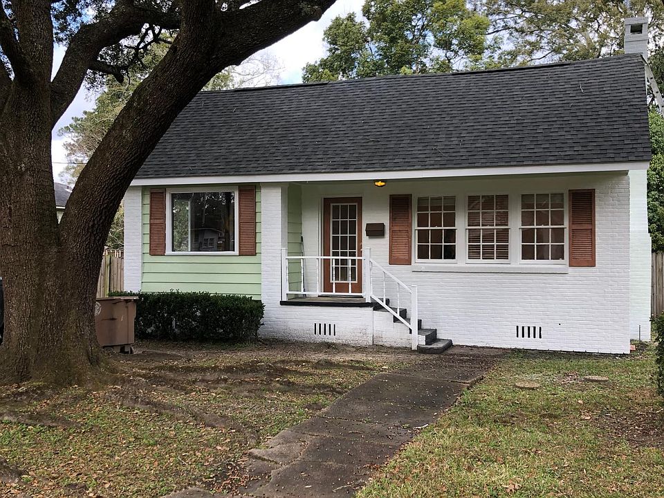 front with beautiful live oak tree