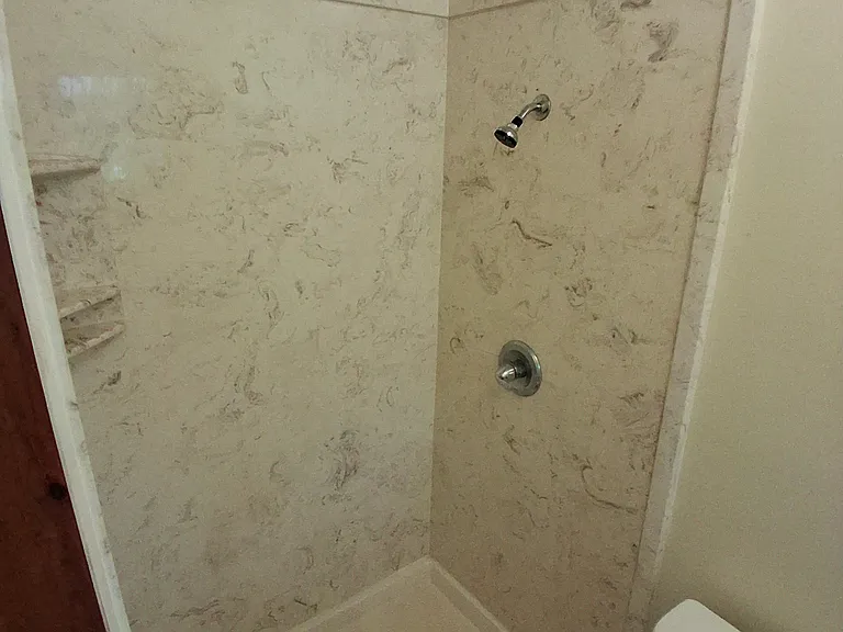 957 Cloverdale Dr — Photo 8