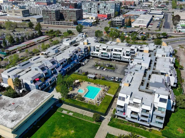 1 Embarcadero W APT 252, Oakland, CA 94607