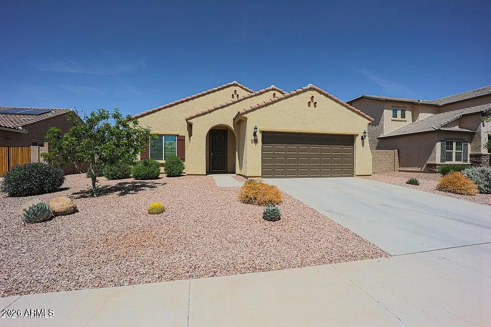 3 bed, 2.0 bath, 1895 sqft, $2,195 — Photo 2