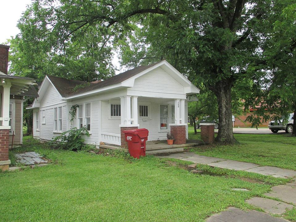 1st image of 304 E Jefferson St