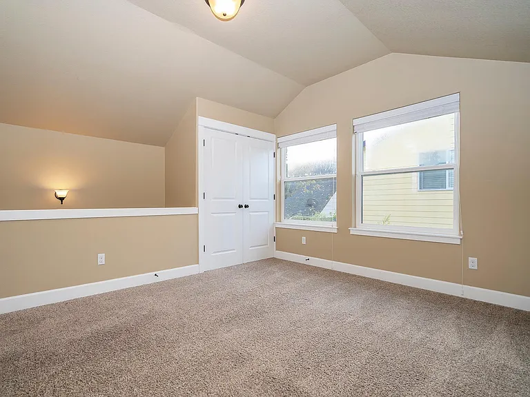 6145 SE Woodstock Blvd #B — Photo 4