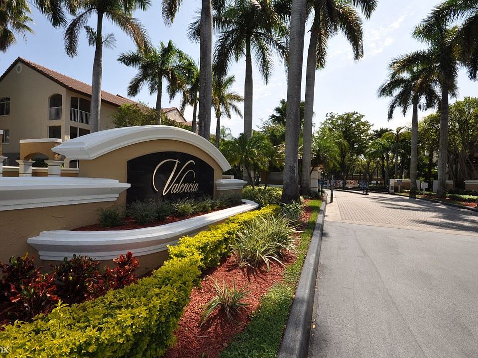 Valencia_at_Doral_Community_Entry
