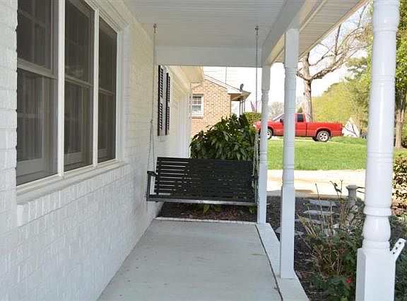 Covered Front Porch!
