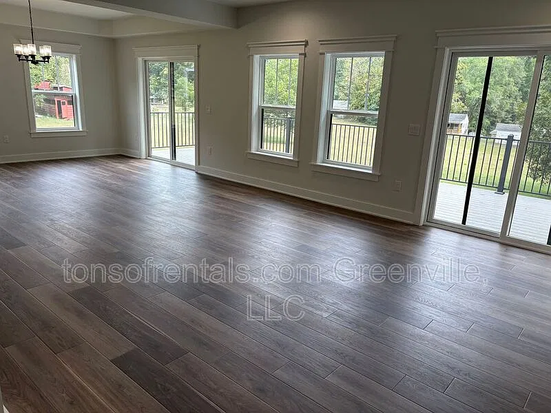 5 bed, 3.0 bath, $3,525 — Photo 4