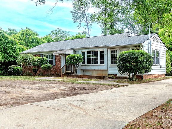 3rd image of 3428 Wade Ave