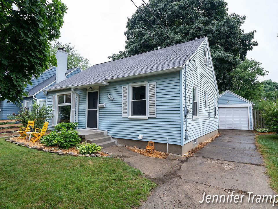 1st image of 2026 Emerald Ave NE