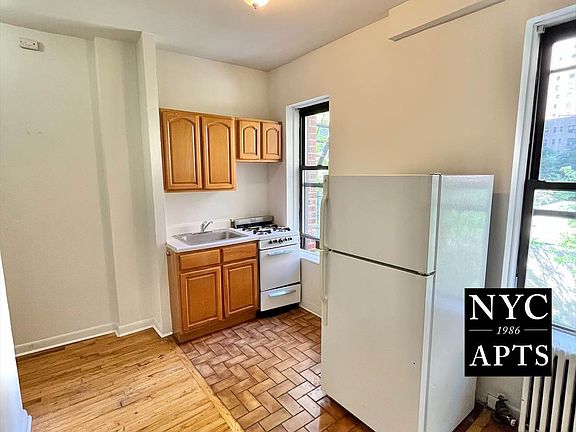 4th image of 328 E 55th St APT 9