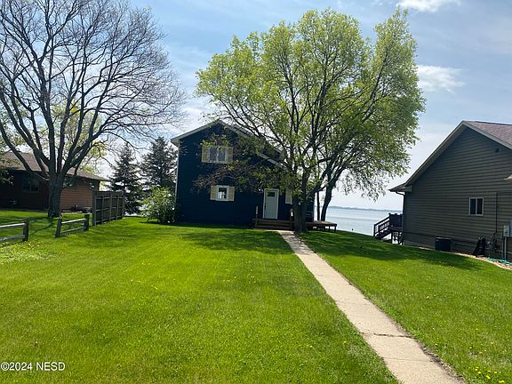3rd image of 504 N Lake Dr