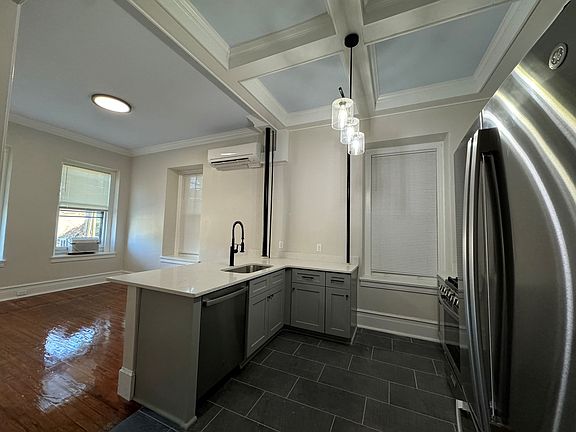 4th image of 420 Market St #3B-2Ba-1053Sqft