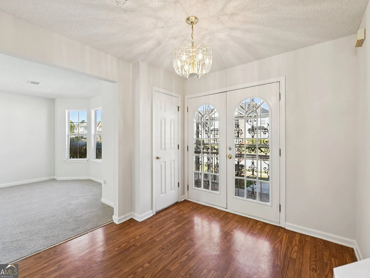 5 bed, 2.5 bath, 2724 sqft, $2,829 — Photo 2