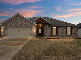 16 Clover Ridge Dr, Vilonia, AR 72173