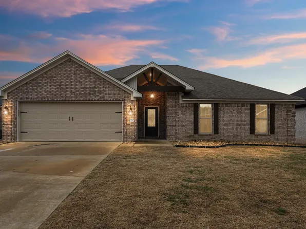 16 Clover Ridge Dr, Vilonia, AR 72173