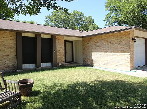 3rd image of 8307 Bart Starr St