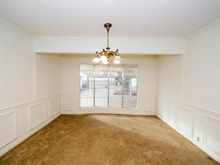 2047 FM 2933 — Photo 18