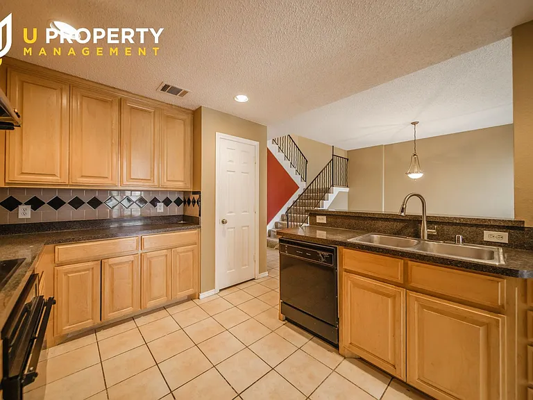 3325 Devonshire Dr — Photo 13