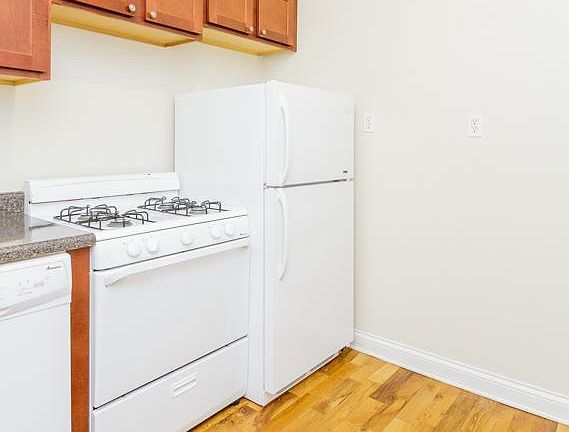 3rd image of 3933 N Janssen Ave #3943S1