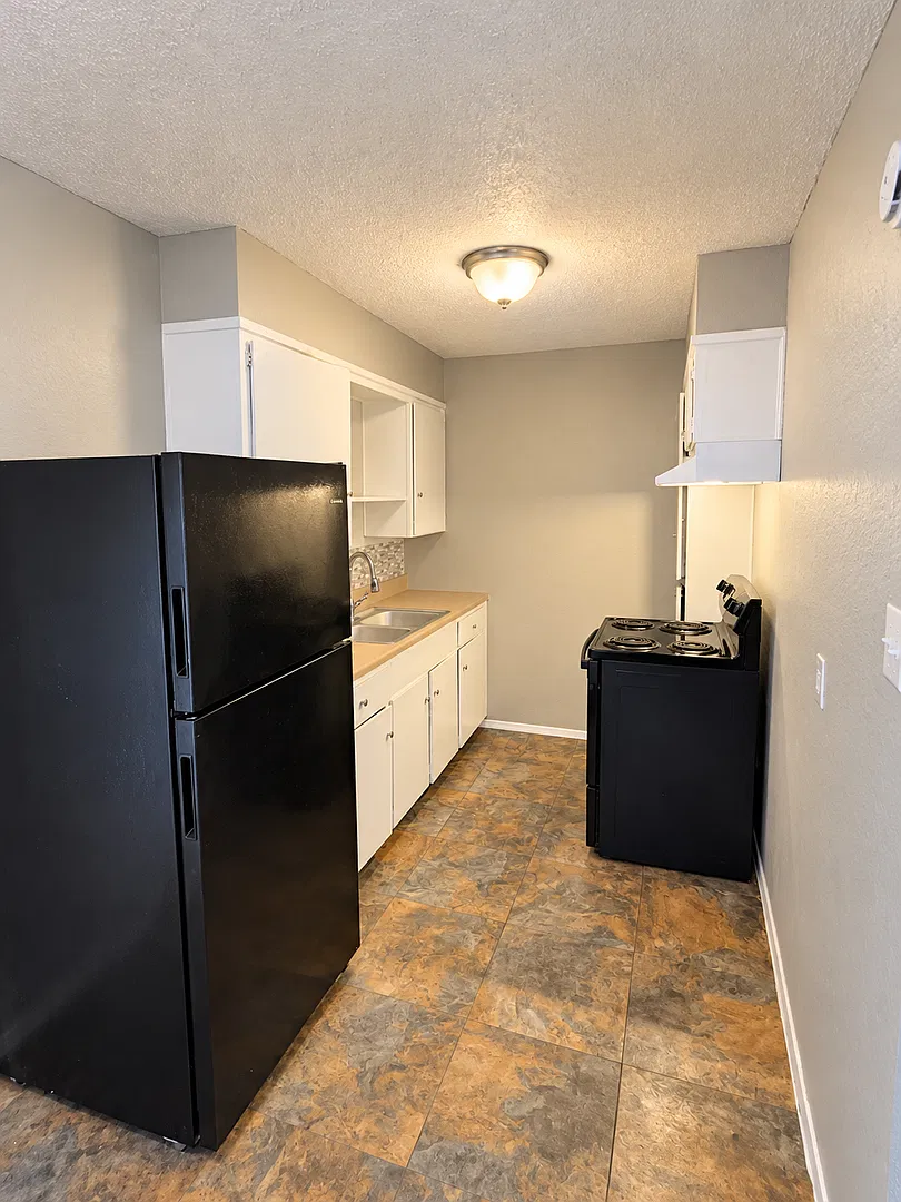 All Bills Paid! Cute 1-Bedroom Apartment Available Now! | Capris Apartments — Photo 1