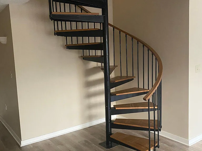 Spiral to upstairs bedroom/bath