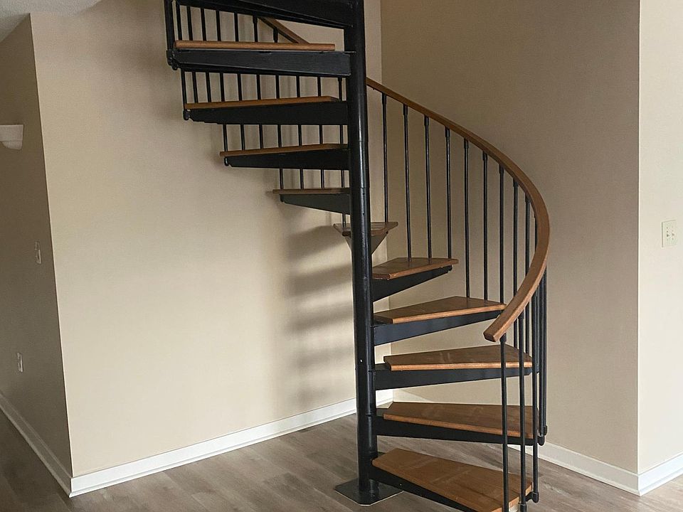 Spiral to upstairs bedroom/bath