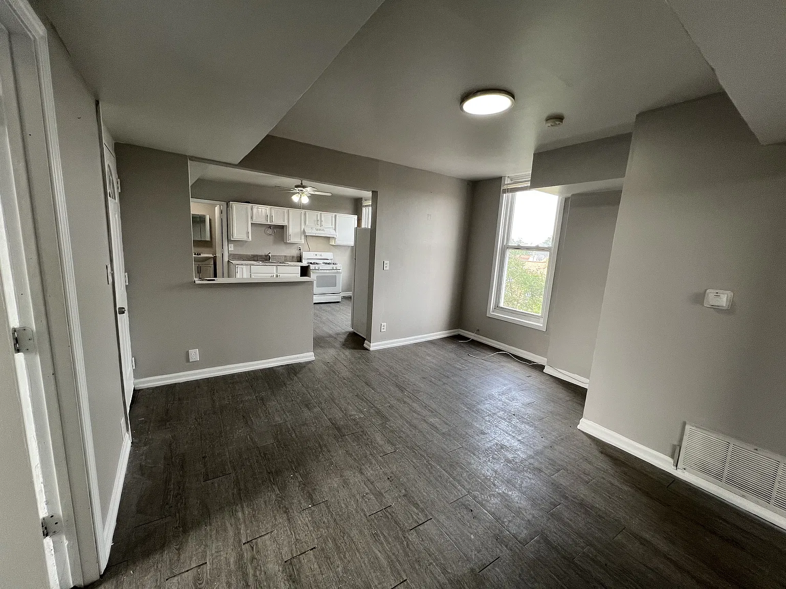 3 bed, 1100 sqft, $1,950 — Photo 1