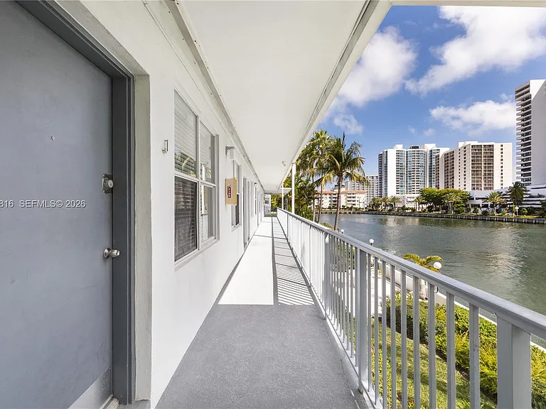 2445 Lake Pancoast Dr #J — Photo 11