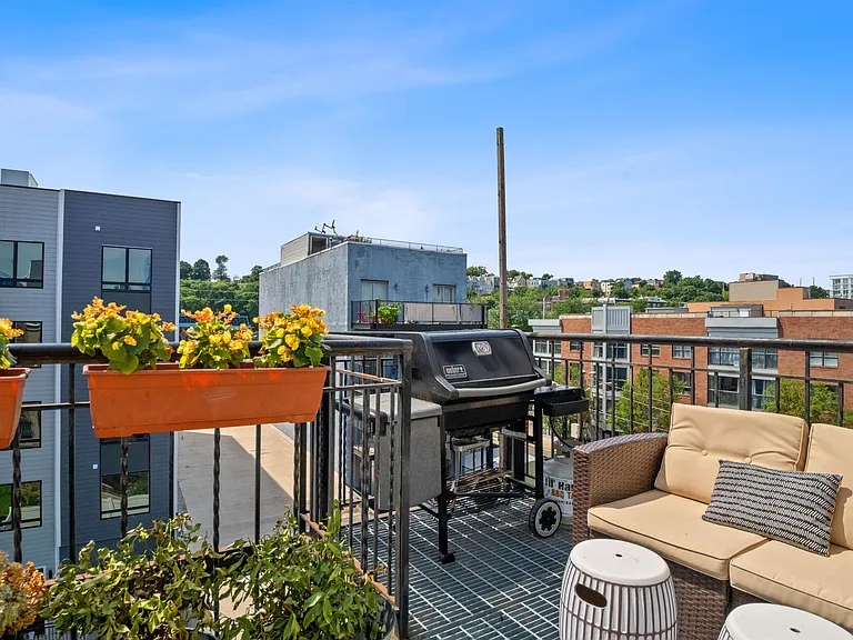 416 Monroe St #4R — Photo 12